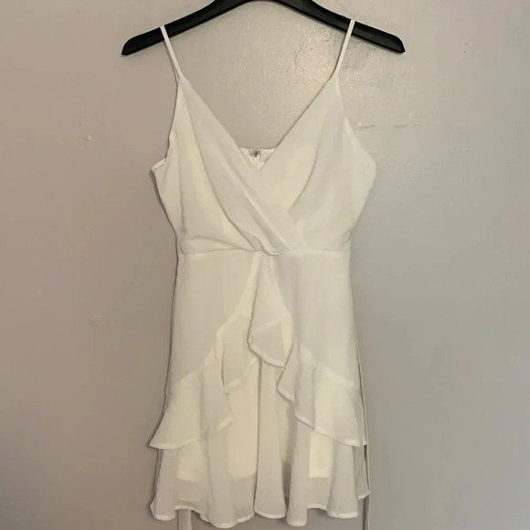 Tiered Ruffled Spaghetti Strap Faux Wrap White Dress Size Medium Flowy Summer - Picture 1 of 9